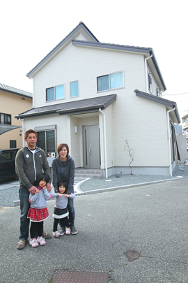 高田さん一家はとても仲のいい4人家族です。